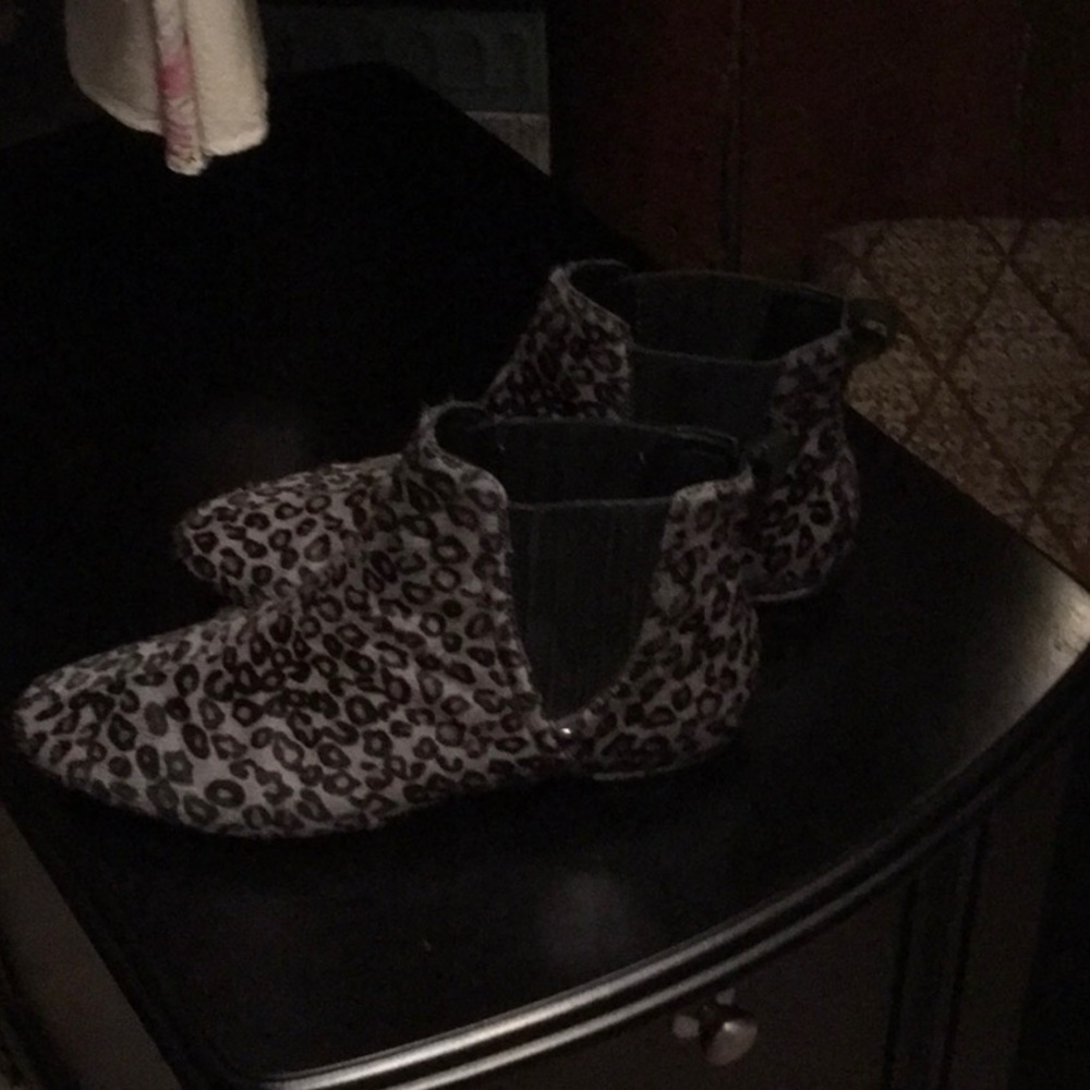 Juicy couture booties size 8m.